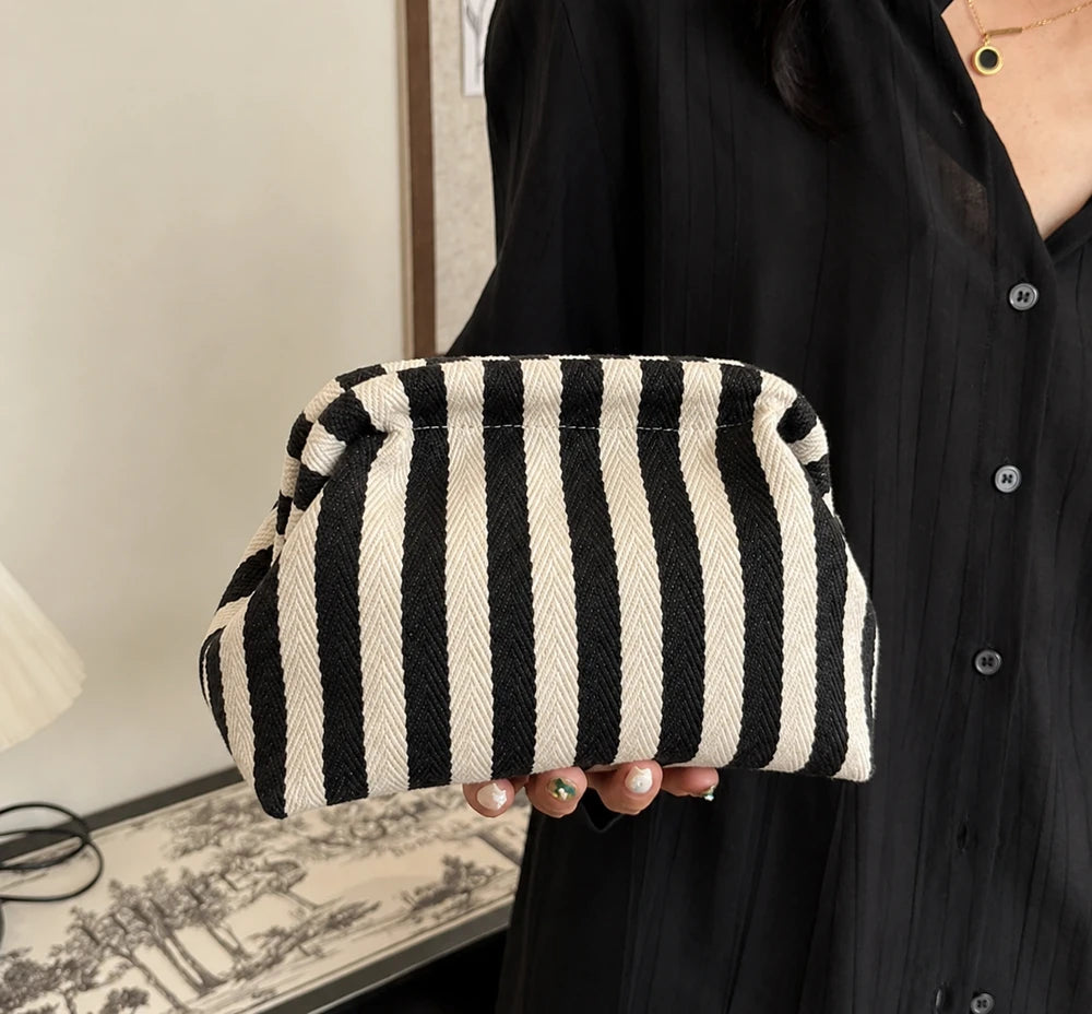 The Lila Woven Clutch
