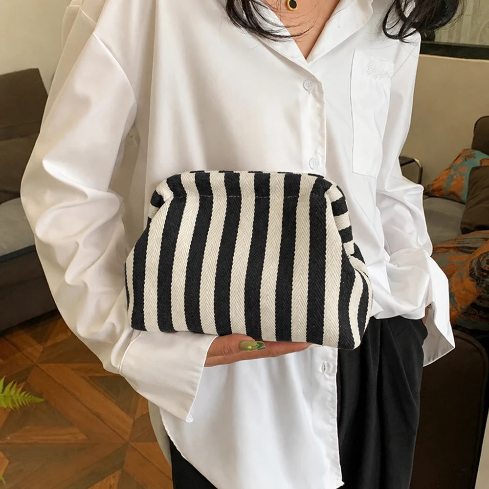 The Lila Woven Clutch